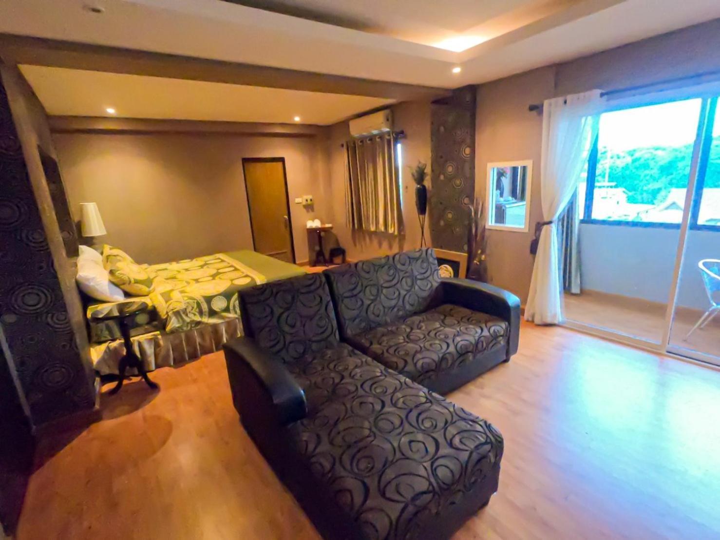 Inspire House Hotel Chiang Mai Exterior photo